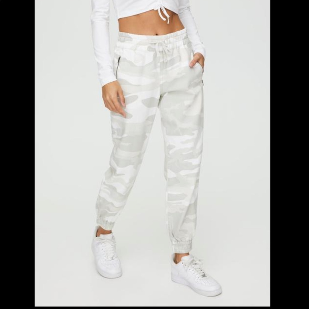 Aritzia TNA Alix Pant